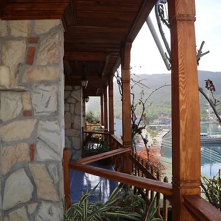 Dolphin Szálloda 3*